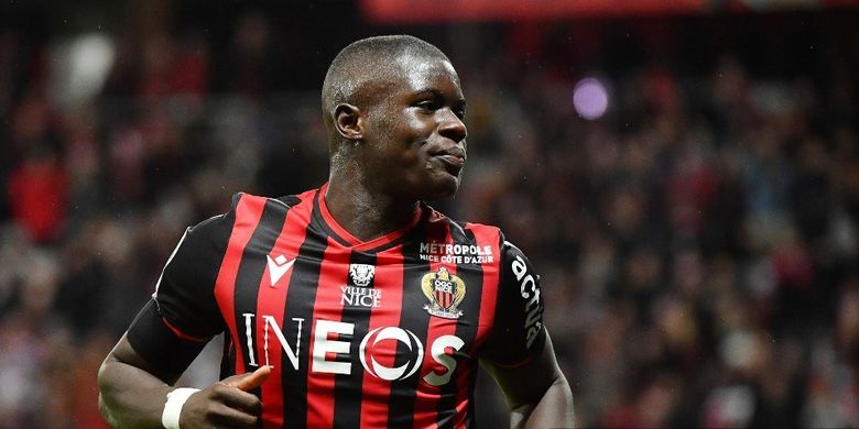 Bek Prancis Nice Malang Sarr melakukan selebrasi setelah mencetak gol pada pertandingan sepak bola L1 Prancis antara OGC Nice (OGCN) dan Toulouse FC (TFC) di stadion Allianz Riviera, di Nice, Prancis tenggara, pada 21 Desember 2019