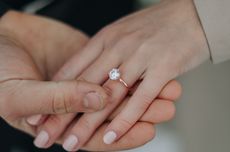 Cincin Tunangan dan Nikah, Apakah Sama?