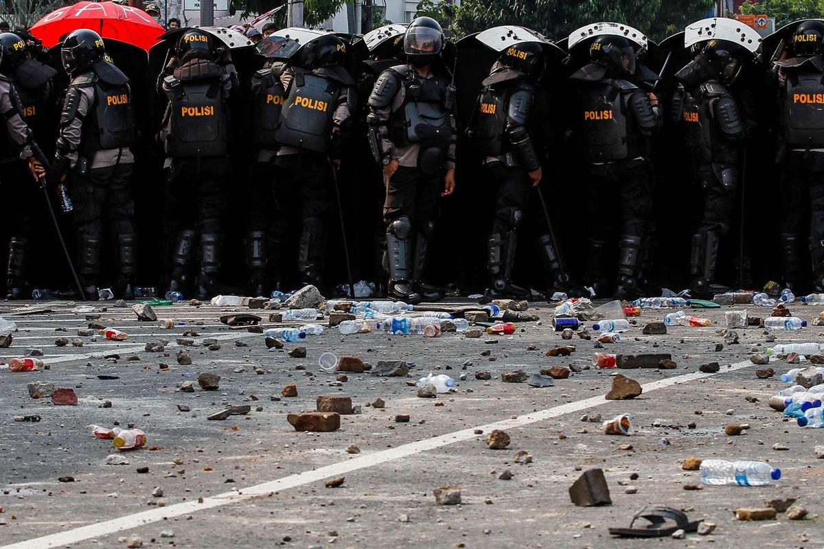 Kericuhan terjadi saat demonstrasi menolak UU Cipta Kerja di kawasan Istana Negara, Jakarta, Kamis (8/10/2020).