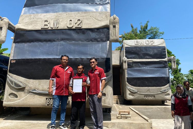 PO Agra Mas Datangi Langsung Rumah Berbentuk Bus di Wonogiri