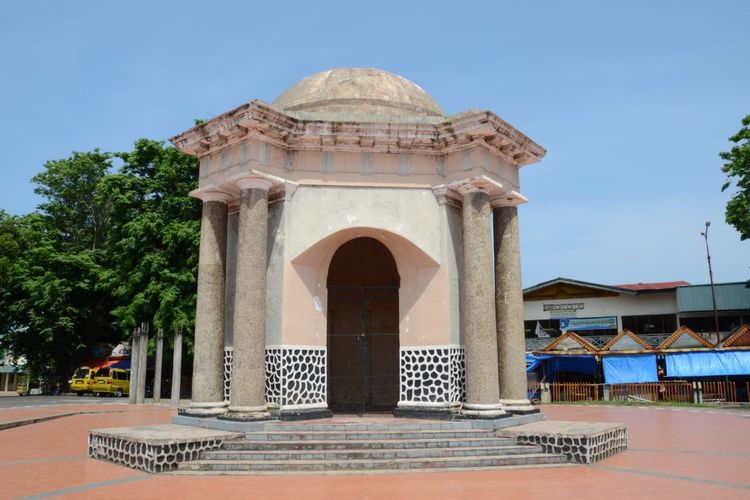 Tugu Thomas Parr yang lokasinya berjarak 200 meter dari benteng Marlborough.