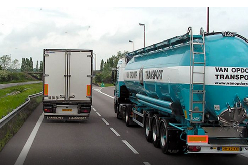 Simak Cara Aman Menyalip Truk dan Bus di Jalan Raya