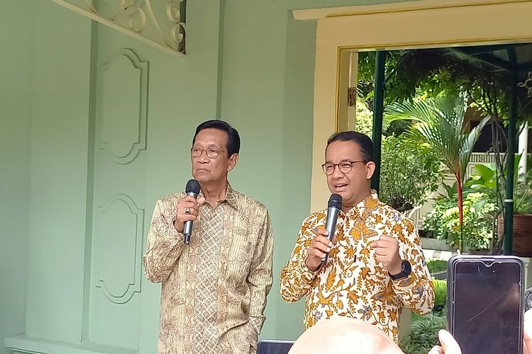 Anies dan Sultan saat setelah bertemu selama 1 jam 45 menit di Kantor Gubernur DIY, Kompleks Kepatihan, Kota Yogyakarta, Rabu (24/1/2024)