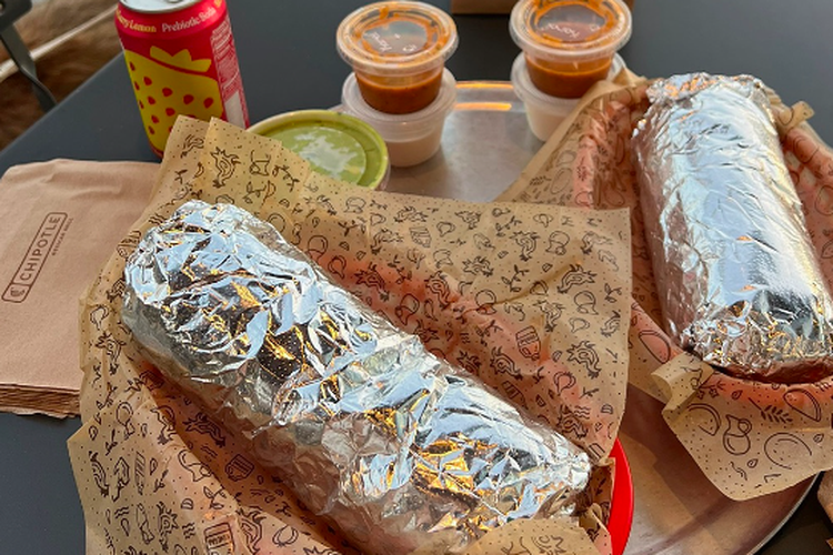 Burrito, salah satu menu di Chipotle.