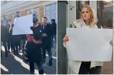 Saat Warga Berdiri dengan Kertas Kosong Pun Tetap Diseret Aparat Rusia…