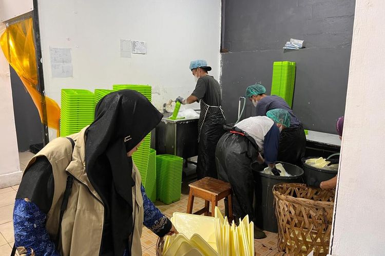 Pemerintah Kabupaten (Pemkab) Bogor melalui Dinas Kesehatan terus memperkuat pengawasan mutu gizi dan keamanan pangan dalam program Makanan Bergizi (MBG) untuk anak sekolah.