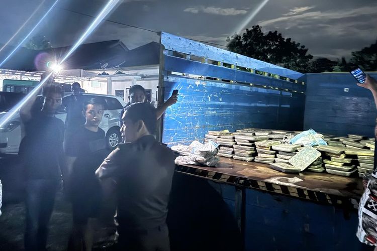 Polisi Bongkar Penyelundupan 250 Kg Timah Disembunyikan di Bawah 10 Ton Tepung Tapioka