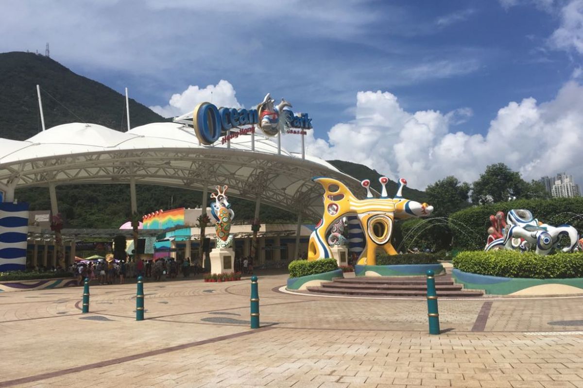 Ocean Park Hongkong, theme park seluas 91,5 hektar.