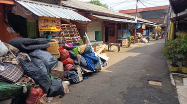 Ternyata Ini yang Bikin Sampah di Ciracas Menumpuk Usai Banjir