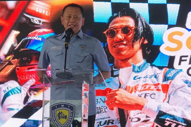 Bambang Soesatyo dalam acara konfrensi pers kemenangan Sean Galael di World Endurance Champhionship di Gedung IMI, Gelora Bung Karno, Jakarta Selatan pada Rabu (10/11/2021)