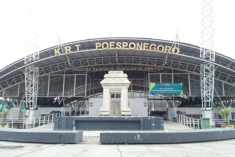 Wahana Ekspresi Poesponegoro (WEP) Gresik, lokasi tempat digelarnya turnamen futsal antar sekolah, di mana salah seorang pelajar yang mendukung tim sekolahnya bertanding terjatuh dari tribun dan kemudian meninggal dunia saat perawatan medis.