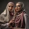 Tampil Atraktif dengan Hijab Motif Bolak-balik