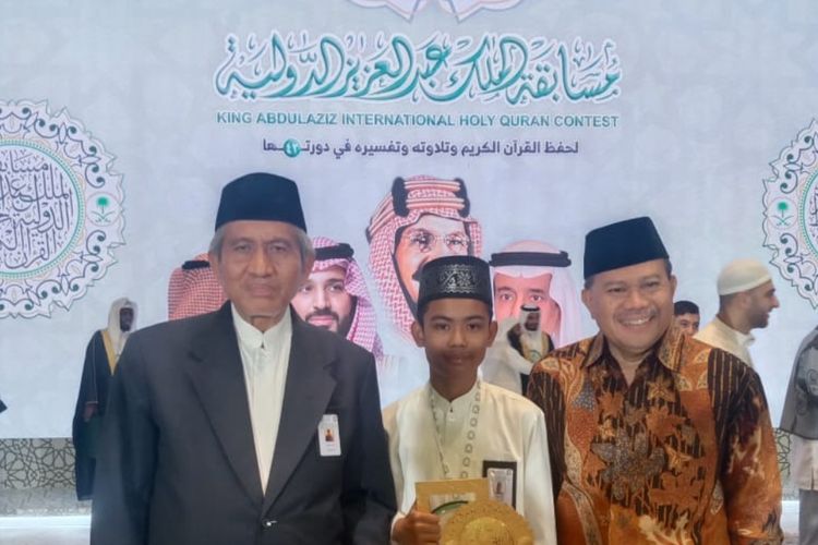 Hafiz Al Quran asal Langkat, Sumatera Utara , Zahran Auzan meraih juara 2 pada Musabaqah Hafalan Al Qur'an (MHQ) tingkat Internasional di Arab Saudi.