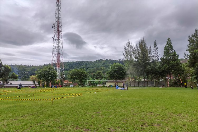 Suasana hari pertama Festival Balon Udara di Kemuning, Karanganyar yang gagal karena cuaca buruk, Sabtu (19/11/2022).