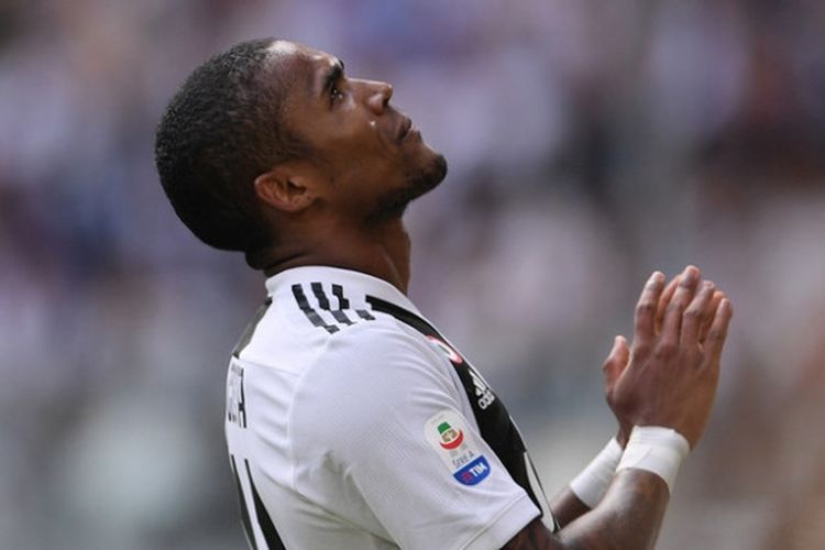 Pemain Juventus, Douglas Costa, dalam partai Liga Italia melawan Sassuolo di Allianz Stadium, Minggu (16/9/2018)