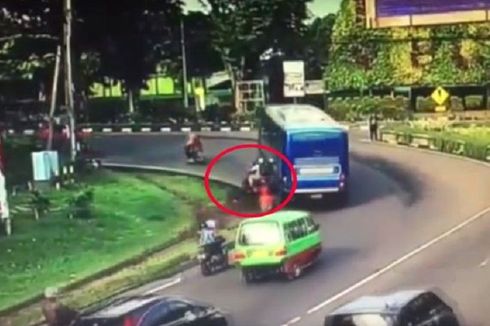 Awas Rugi, Jangan Pernah Salip Truk di Persimpangan