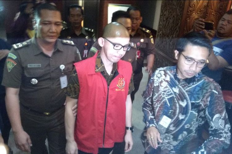Rekanan PT Dok Surabaya ditahan di ruang tahanan Kejati Jatim, Selasa (11/12/2018)