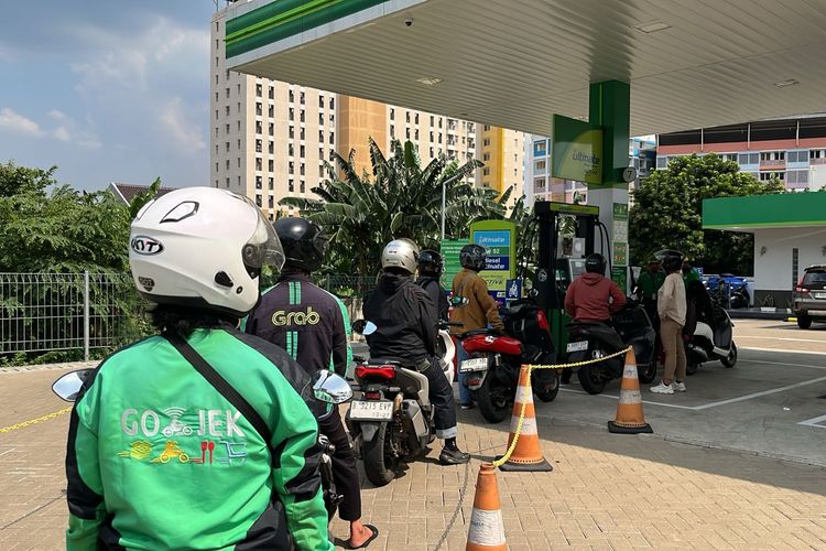 SPBU BP di Jalan Margonda Raya, Depok, kembali menyediakan stok BBM RON 92 pada Jumat (31/10/2025).
