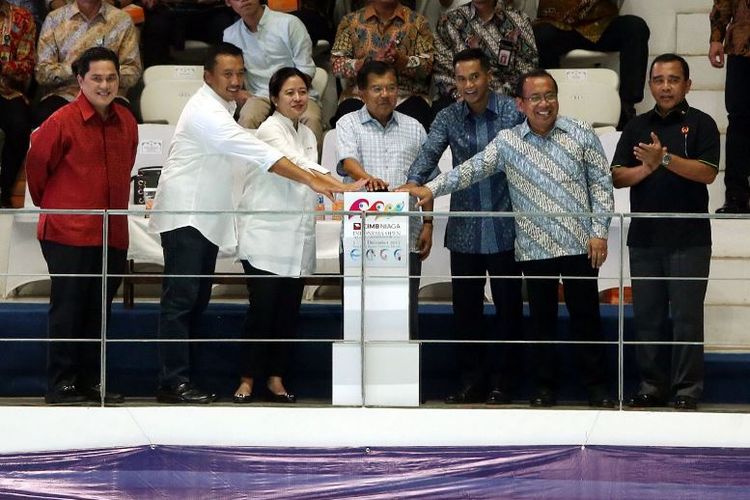 Wakil Presiden Jusuf Kalla saat meersmikan test-event satdion renang GBK, Senayan lewat acara CIMB Niaga Indonesia Open Aquatics Championship 2017, Selasa (04/12/2017)