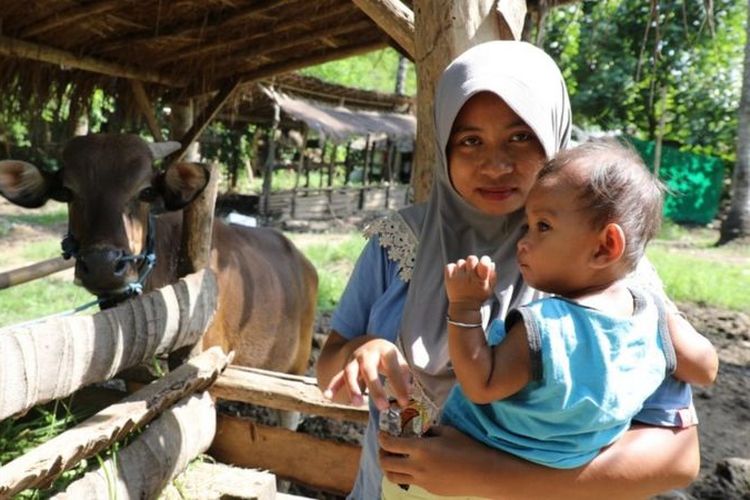 Endang Kurniati warga Desa Kuta yang masih bertahan di bulan April