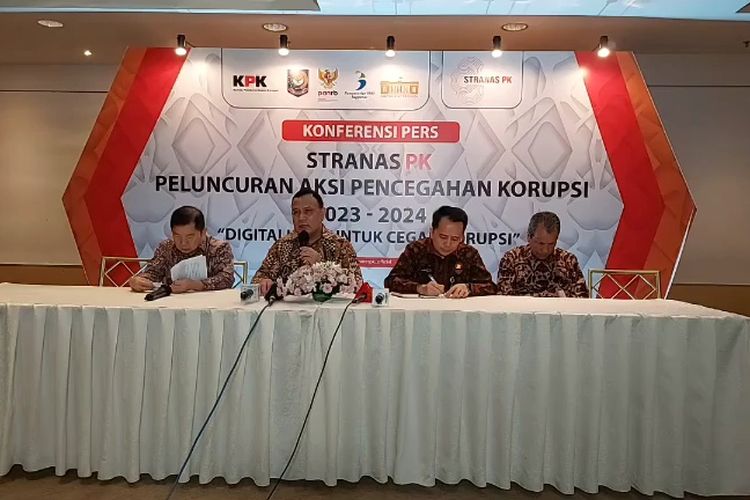 Ketua KPK Firli Bahuri menyebut pemerintah, melalui Tim Nasional Pencegahan Korupsi (Timnas PK) meluncurkan 15 aksi pencegahan korupsi untuk dilaksanakan pada 2023-2024. Menurut Firli, 15 program tersebut mengusung tema Digitalisasi untuk Cegah Korupsi, Selasa (20/12/2022).