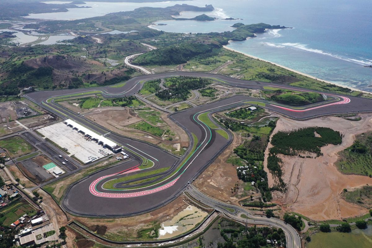 Jelang MotoGP 2022, ITDC Perbaiki Saluran Drainase Sirkuit Mandalika 