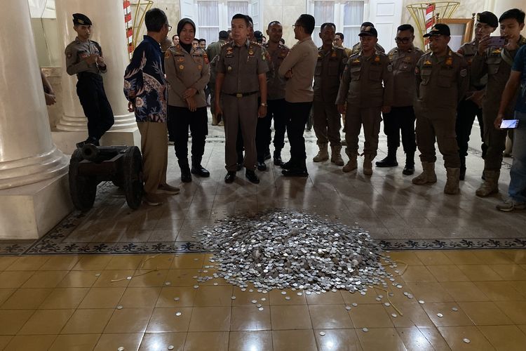 Duduk Perkara 3 Karung Koin Petambak Indramayu, Wujud Tanggung Jawab Rakyat Kecil yang Ditolak Bupati