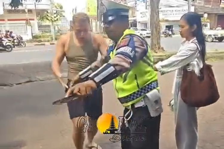 WNA Italia Cekcok dan Saling Dorong dengan Polisi di Denpasar, Tak Terima Ditilang