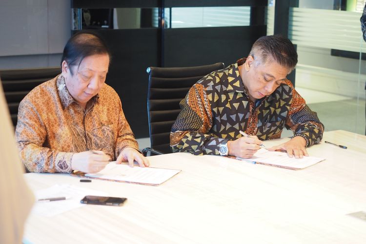 Direktur Utama PT Pakuwon Jati Tbk, Alexander Stefanus Ridwan Suhendra (kiri), dalam acara penandatanganan kesepakatan kerja sama PT Pakuwon Jati Tbk dan PT Bina Karya (Persero) di Gandaria 8 Office Tower pada Jumat (07/07/2023) lalu.