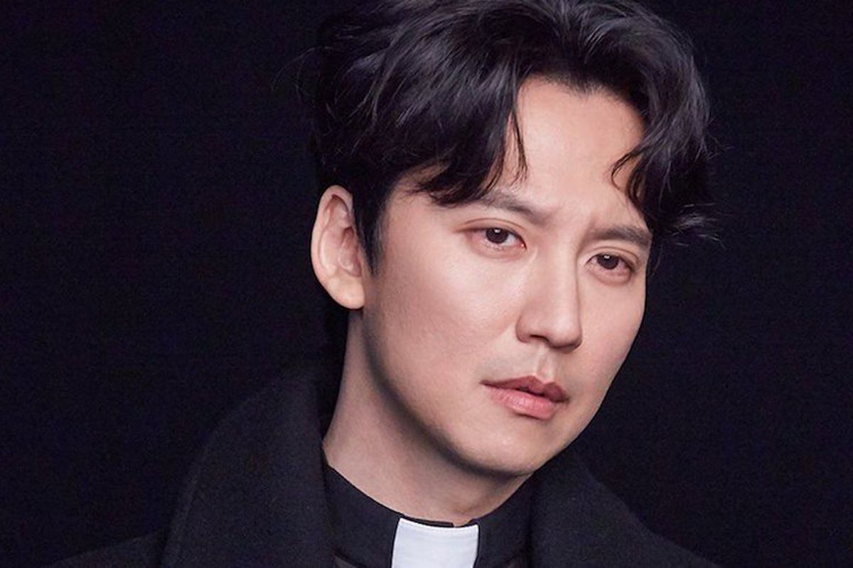 Kim Nam Gil, aktor yang berperan dalam seri drama televisi The Fiery Priest.