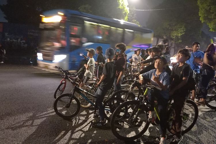 Pesepeda padati sekitaran Stadion Kridosono, Kota Yogyakarta, Jumat (31/10/2025)