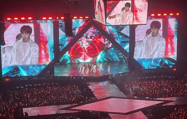Boy band NCT 127 saat tampil di NCT 127 3RD TOUR NEO CITY : JAKARTA - THE UNITY di Indonesia Arena. 