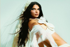Halloween, Kendall Jenner Tampil Seksi dengan Lingerie Corpse Bride 