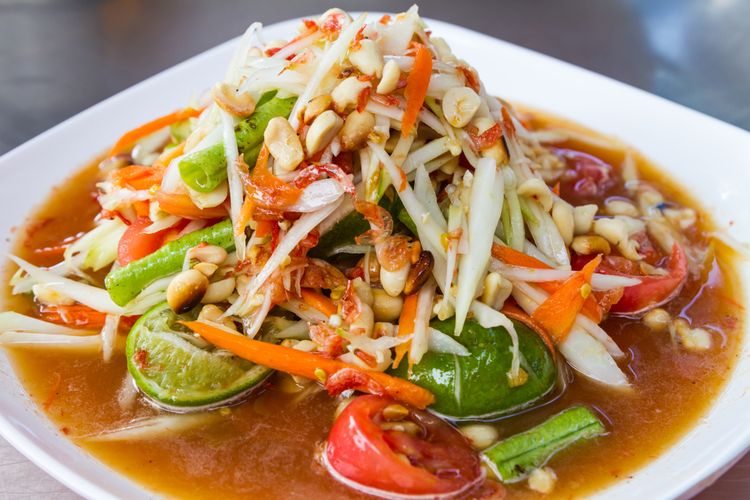 Ilustrasi salad thailand yang segar, asam, manis, pedas. 