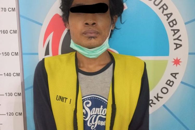 Seorang pria asal Dupak, Bangunrejo, Surabaya, bernisial MH (31) ditangkap Satresnarkoba Polrestabes Surabaya karena mengedarkan narkotika jenis sabu-sabu.