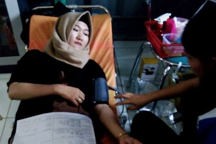 Pendonor darah yang ikut dalam kegiatan yang diselenggarakan oleh PMI dan Pemprov Bengkulu
