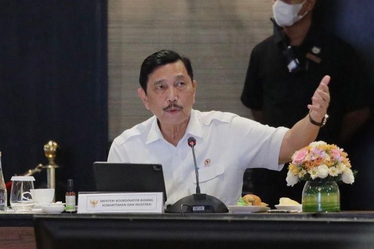 Menko Bidang Kemaritiman dan Investasi Luhut B. Pandjaitan memimpin rapat koordinasi persiapan jelang KTT G20 di Bali, Selasa (4/10/2022). Luhut memastikan Indonesia tidak seperti 28 negara yang sedang membutuhkan bantuan dana dari IMF.