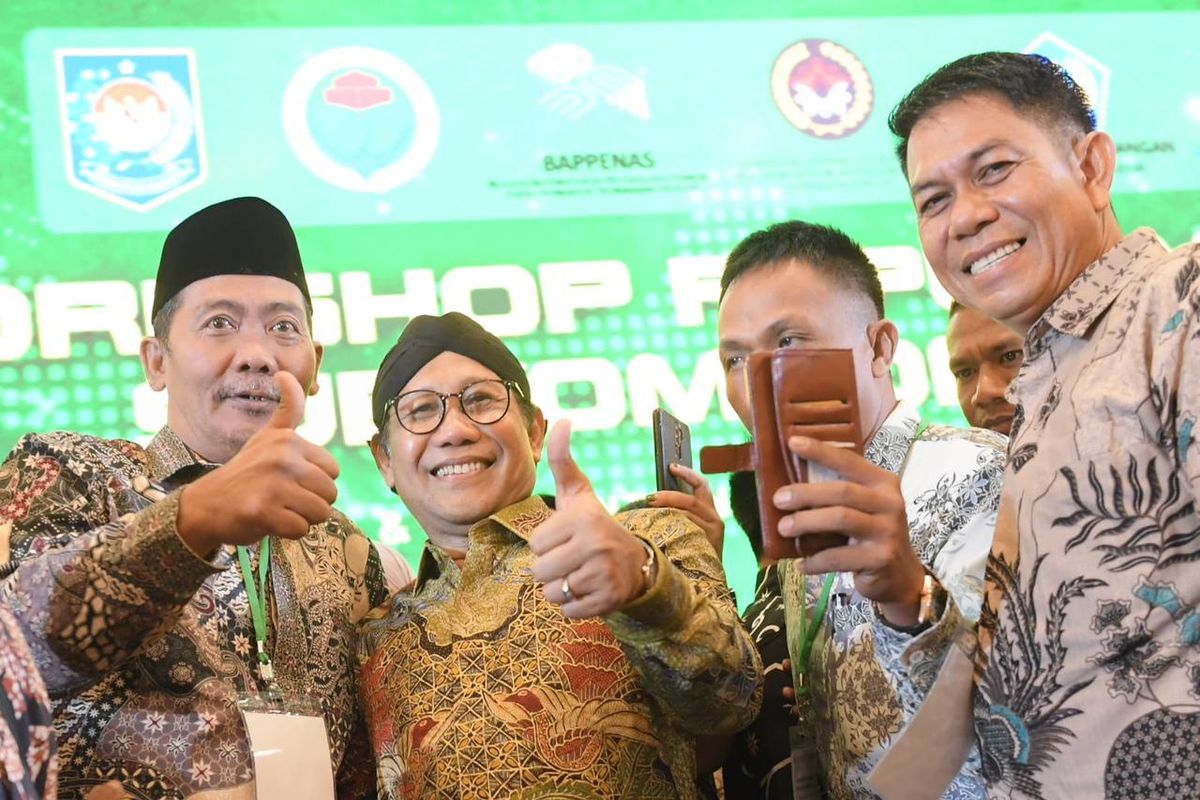 Menteri Desa, PDT, dan Transmigrasi Abdul Halim Iskandar memberikan arahan dalam Workshop Replikasi Program Penguatan Pemerintahan dan Pembangunan Desa (P3PD) Subkomponen 2B di Jakarta, Senin (6/11/2023). Kegiatan yang diikuti para Kepala Dinas PMD, Kepala Desa, Pendamping Desa ini berfokus pada peningkatan kapasitas masyarakat dan sistem akuntabilitas sosial.