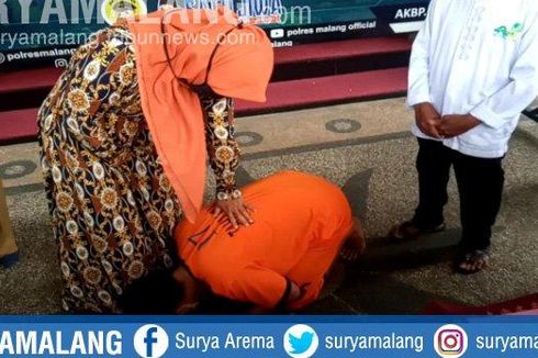 Cium Kaki Ibu di Depan Polisi, Pria Ini Minta Maaf Telah Curi Motor Korban demi Judi Online