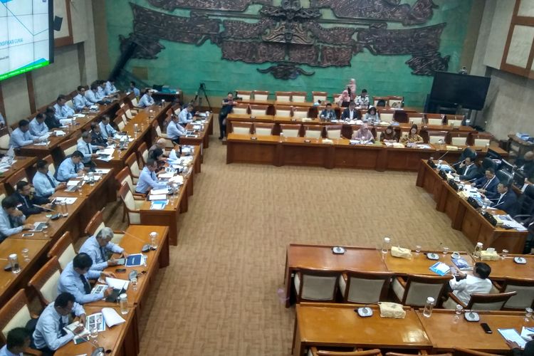 rapat kerja Kementerian Keuangan  bersama komisi XI DPR RI di Jakarta, Rabu (19/2/2020).