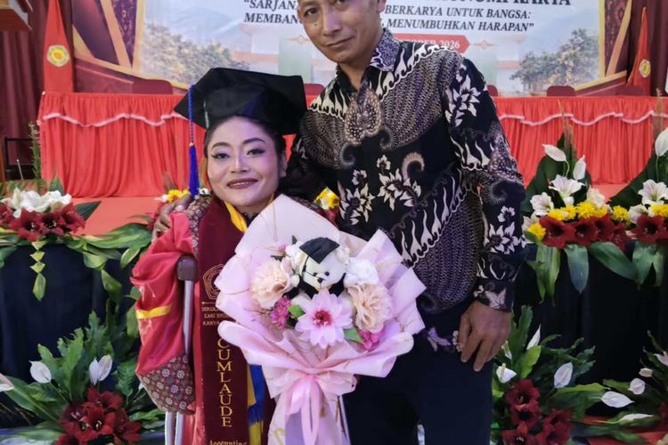 Yulita Consita Lepit: Merawat Mimpi di Tengah Keterbatasan, Meraih Predikat Lulusan Terbaik