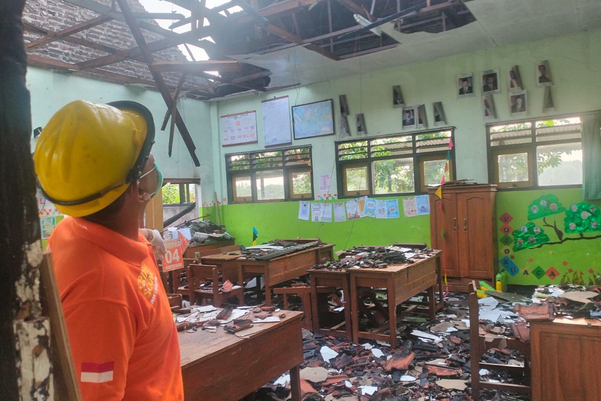 Salah satu ruang kelas SDN Jenggot, Sidoarjo yang terbakar, Kamis (16/11/2023)