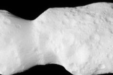 Wahana Lucy Ungkap Foto Dekat Asteroid Unik Berbentuk Kacang