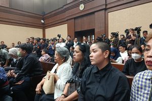 Ibu dan Ipar Nadiem Makarim Hadir di Ruang Sidang Pantau Dakwaan Chromebook