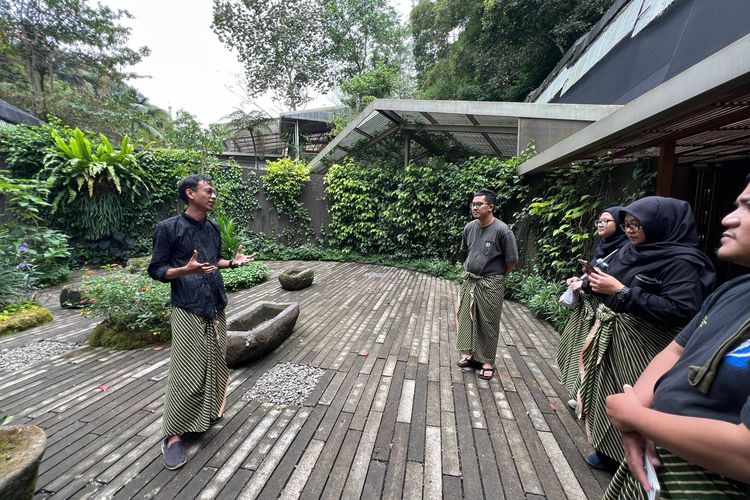Belajar Filosofi Jawa pada Tanaman di Atsiri Jawa, Tawangmangu (18/5/2026).