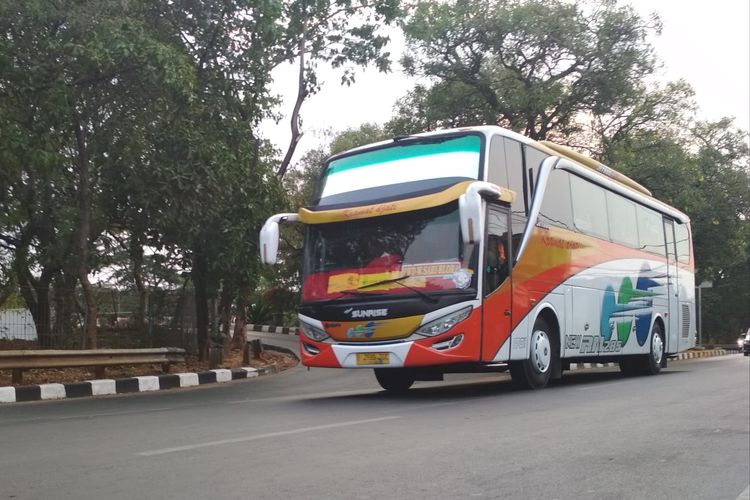 Bus Kramat Djati. Tersedia bus Kramat Djati Executive Jakarta-Denpasar. 