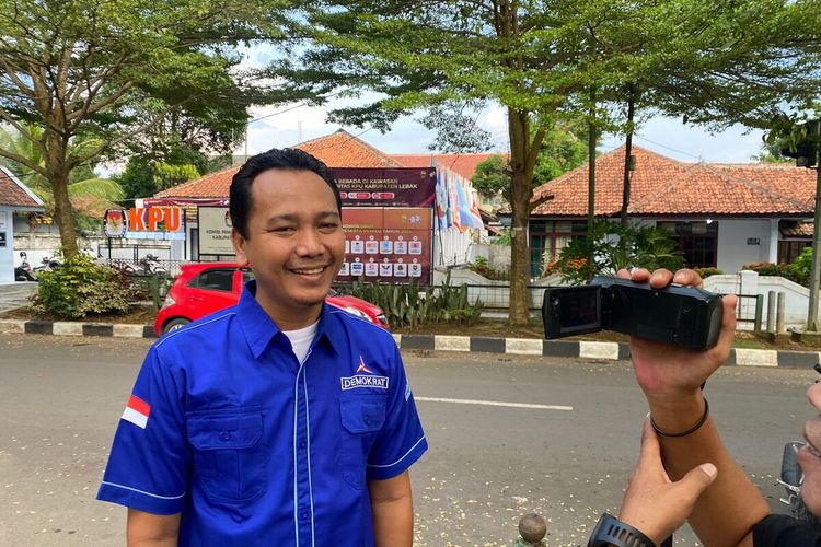 Mastur (41) Salah satu bakal calon anggota legislatif di Kabupaten Lebak dengan latar belakang wartawan, Jumat (12/5/2023).
