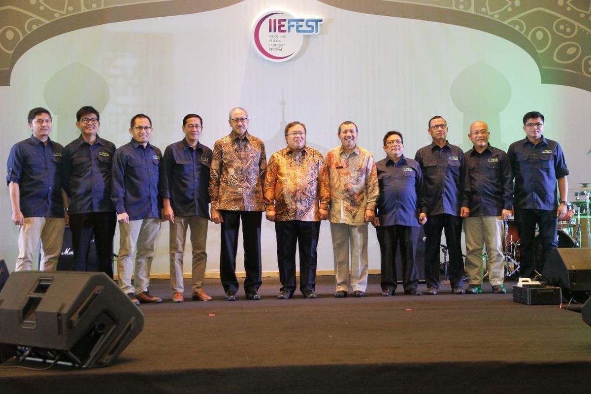 Penandatangan Mou antara BRI Syariah dengan Paytren dalam acara IIEFest di Bandung, Jumat (26/4/2019)