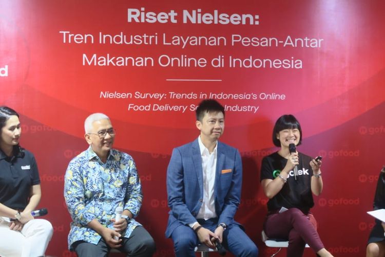 Berdasarkan hasil penelitian Nielsen, 84 persen masyarakat yang menggunakan lebih dari satu aplikasi pesan-antar makanan menilai GoFood merupakan aplikasi terbaik di Indonesia.

