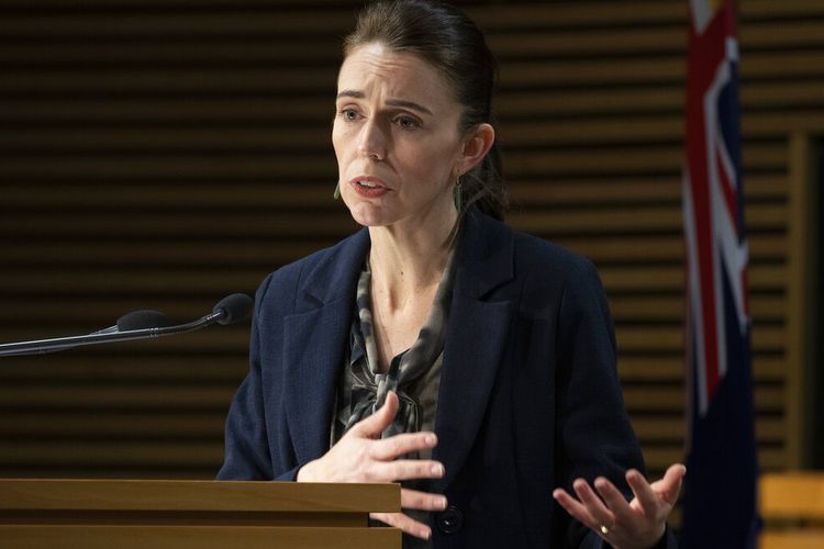 Perdana Menteri Selandia Baru Jacinda Ardern berpidato pada konferensi pers setelah serangan teror supermarket Auckland di parlemen di Wellington, Selandia Baru, Sabtu, 4 September 2021. 